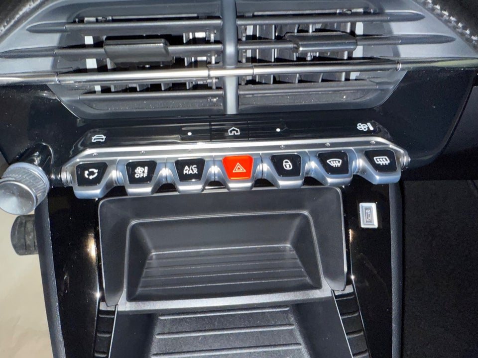 Peugeot e-208 50 Style 5d