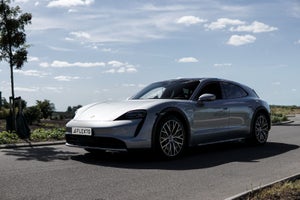 Porsche Taycan 4S, modelår 2021, 85,000 km