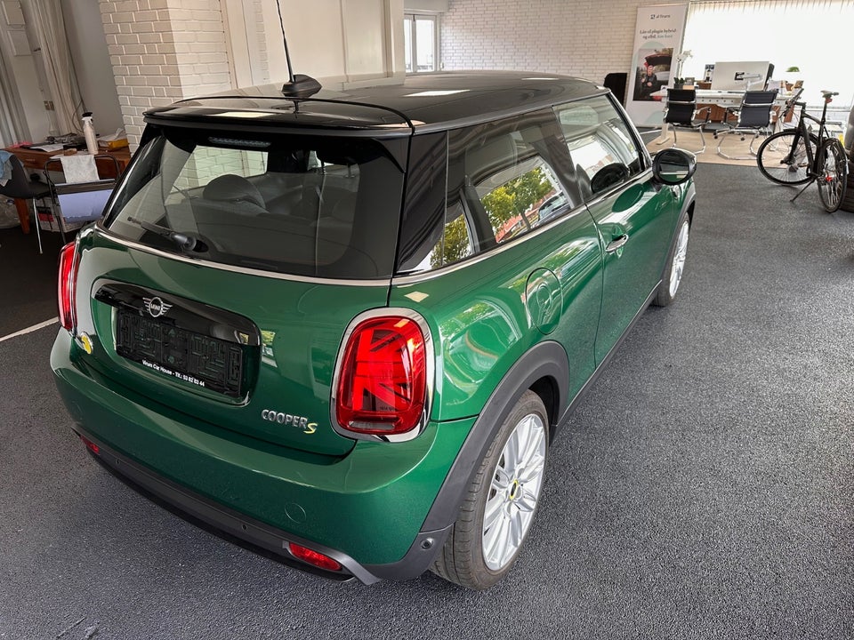 MINI Cooper SE Essential 3d