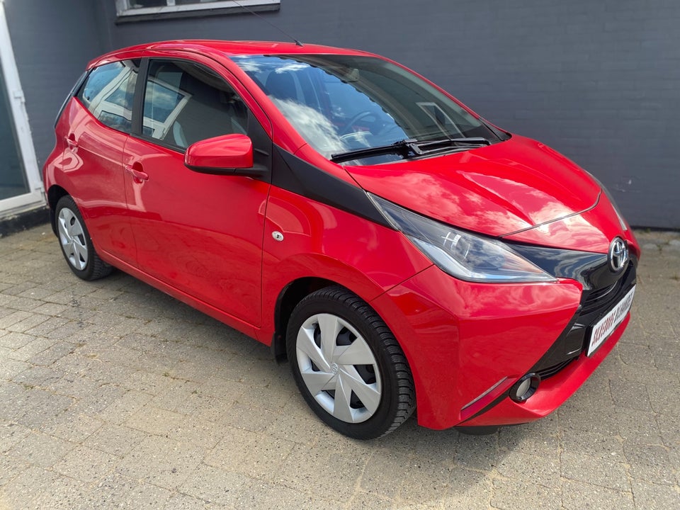 Toyota Aygo 1,0 VVT-i x-black 5d