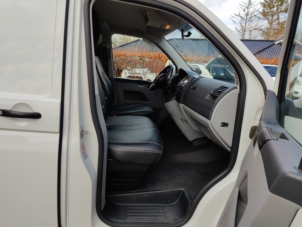 VW Transporter 2,0 TDi 140 Kassevogn DSG kort