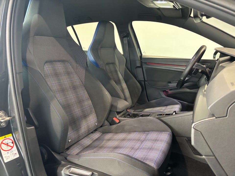 VW Golf VIII 1,4 GTE DSG 5d