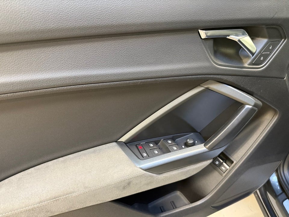 Audi Q3 45 TFSi e S-line S-tr. 5d