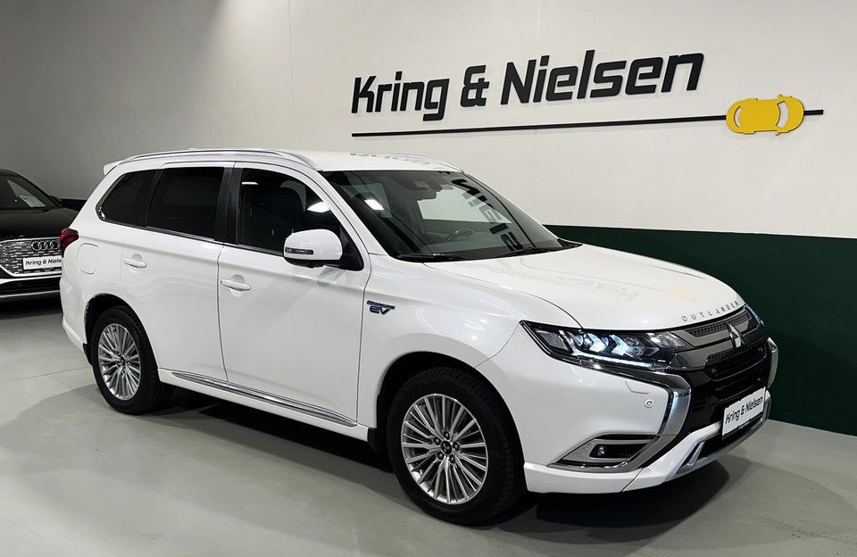 Mitsubishi Outlander 2,4 PHEV Luxury CVT 4WD 5d