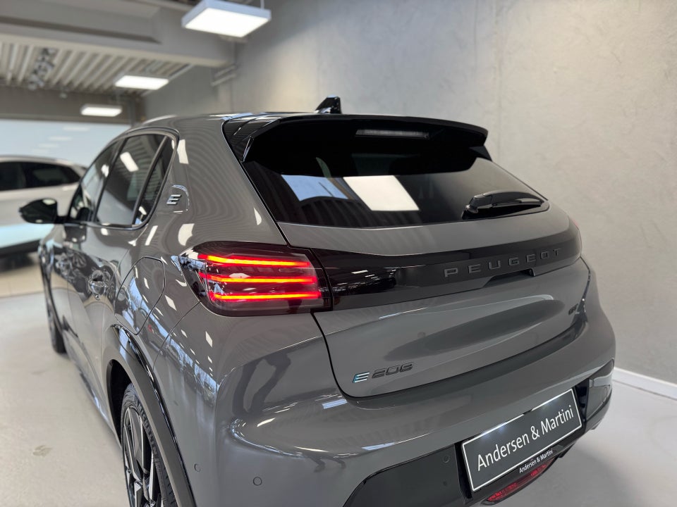 Peugeot e-208 54 GT 5d
