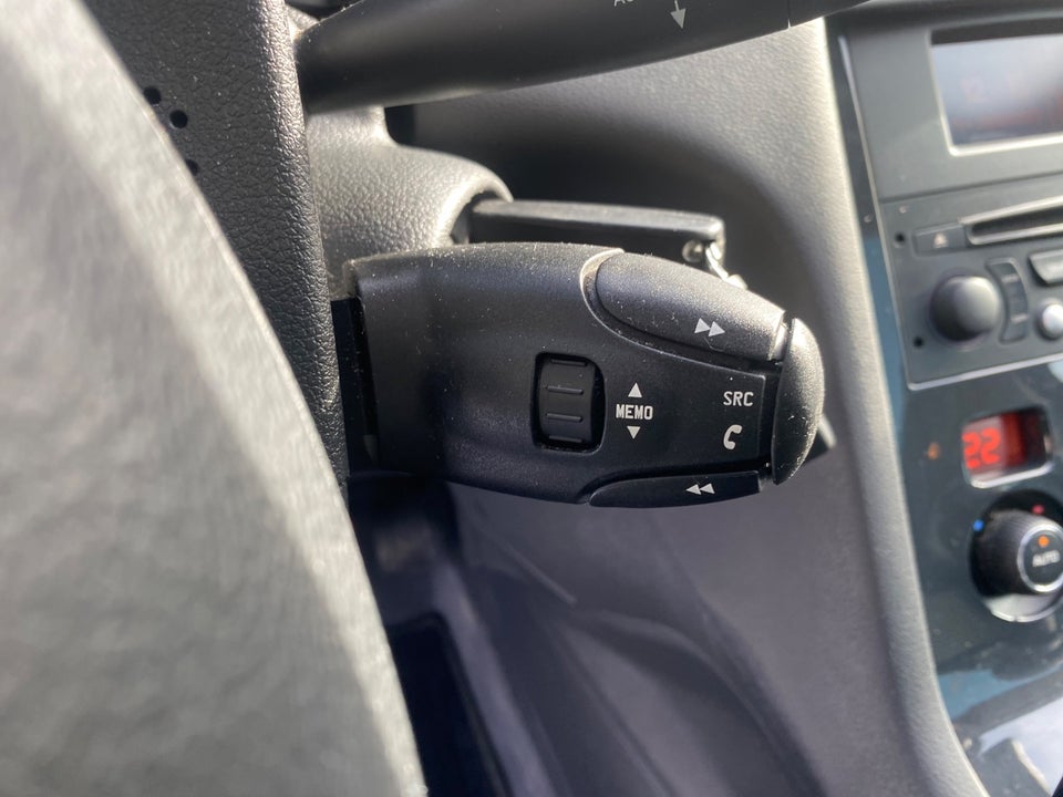 Peugeot 5008 1,6 BlueHDi 120 Style 7prs 5d