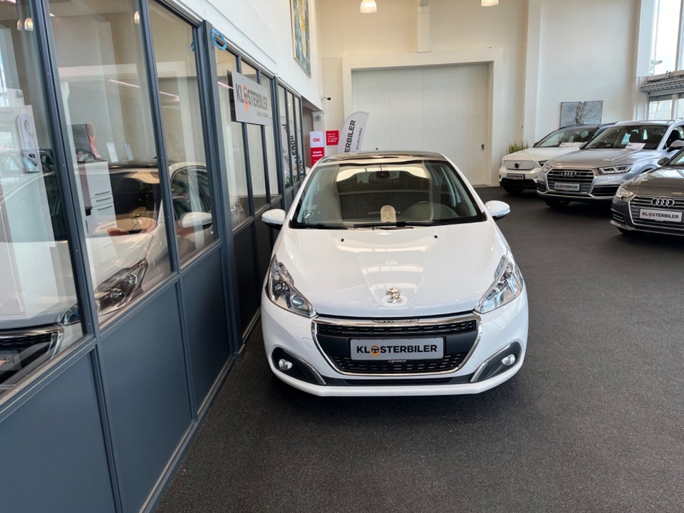 Peugeot 208 1,5 BlueHDi 100 Allure Sky 5d