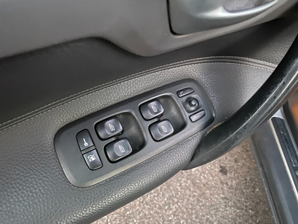 Volvo S60 2,4 170 Momentum 4d