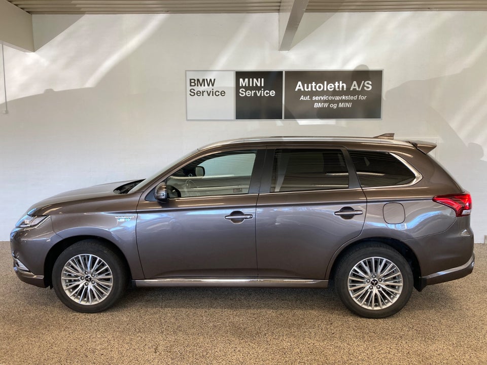 Mitsubishi Outlander 2,4 PHEV Instyle CVT 4WD 5d