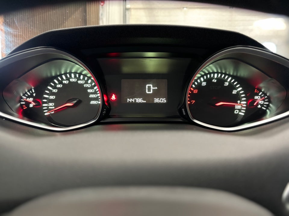 Peugeot 308 1,6 THP 125 Allure 5d