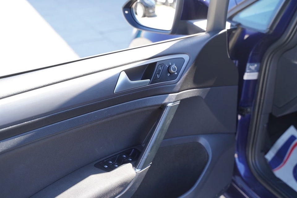 VW Golf VII 2,0 TDi 150 Comfortline Connect Variant DSG Van 5d