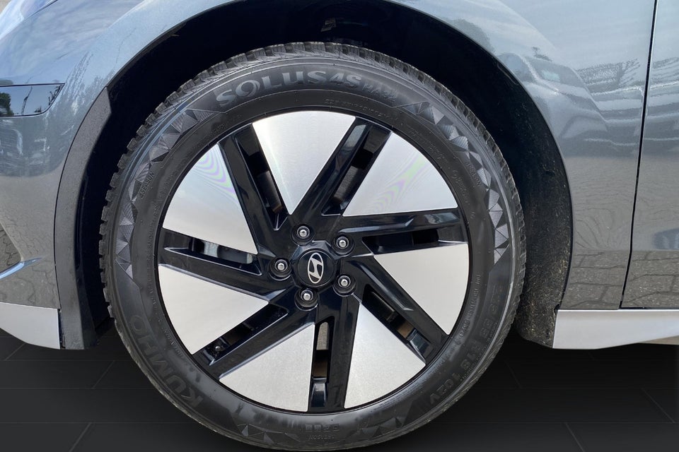 Hyundai Ioniq 6 77 Essential 4d