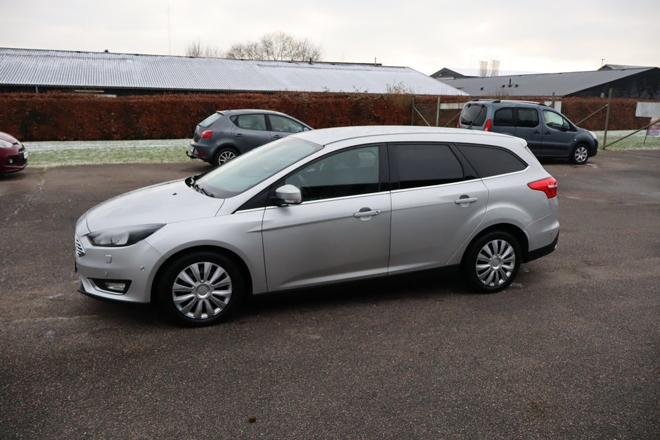 Ford Focus 1,0 EcoBoost Titanium Business stc. 5d