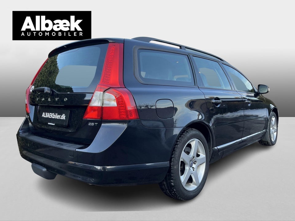 Volvo V70 2,5 T Momentum aut. 5d