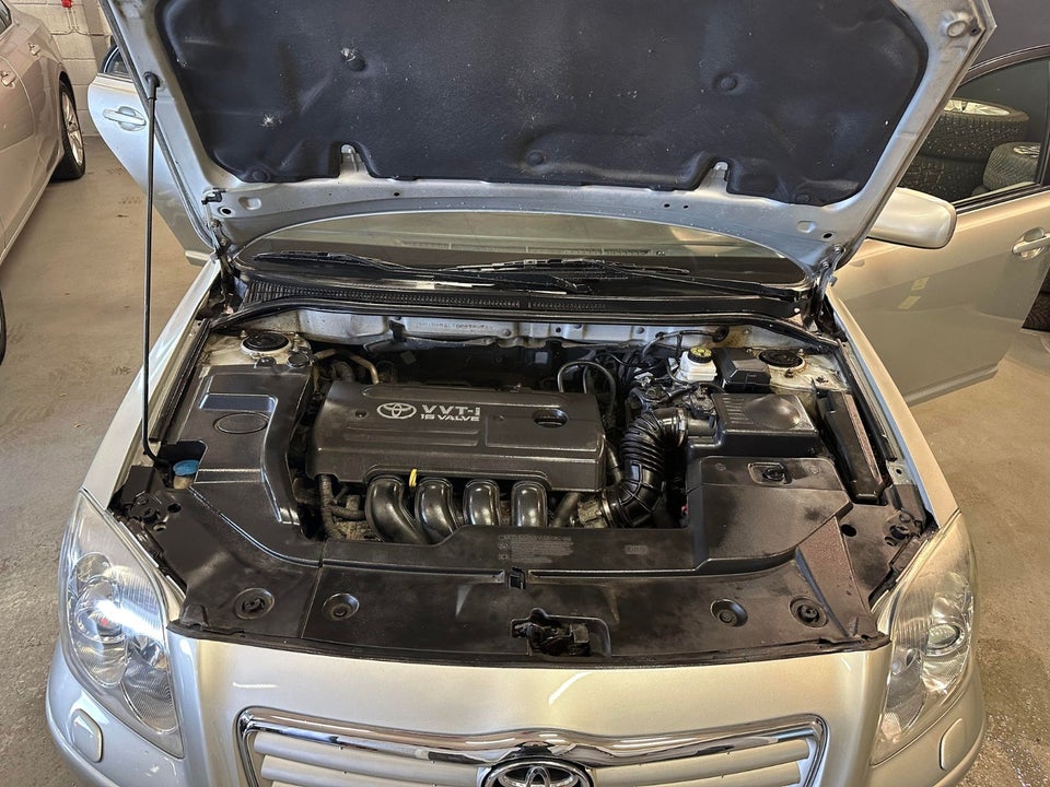 Toyota Avensis 1,8 VVT-i Sol 4d