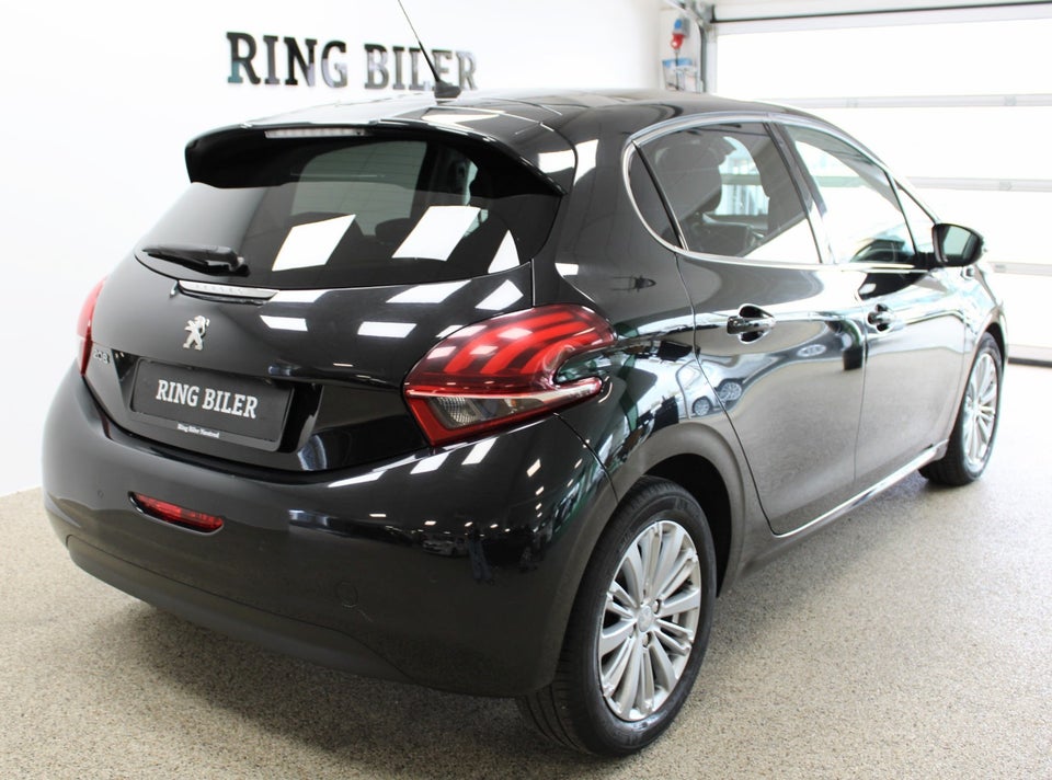 Peugeot 208 1,6 BlueHDi 100 Selection Sky 5d