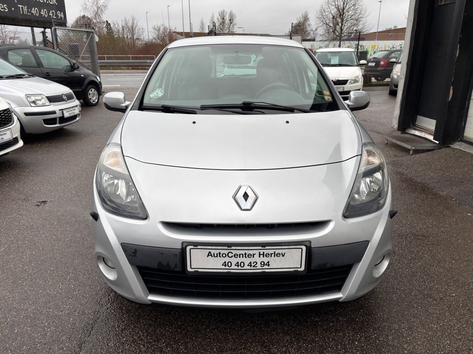 Renault Clio III 1,2 16V Authentique 5d