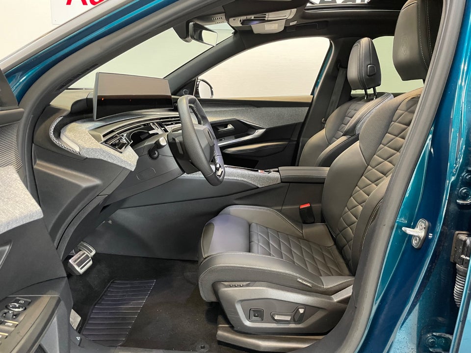 Peugeot e-3008 77 GT Pack 5d