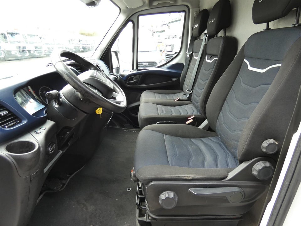 Iveco Daily 2,3 35S16 12m³ Van AG8