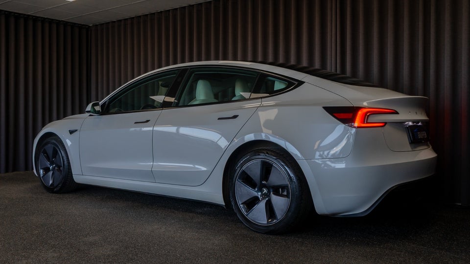Tesla Model 3 RWD 4d