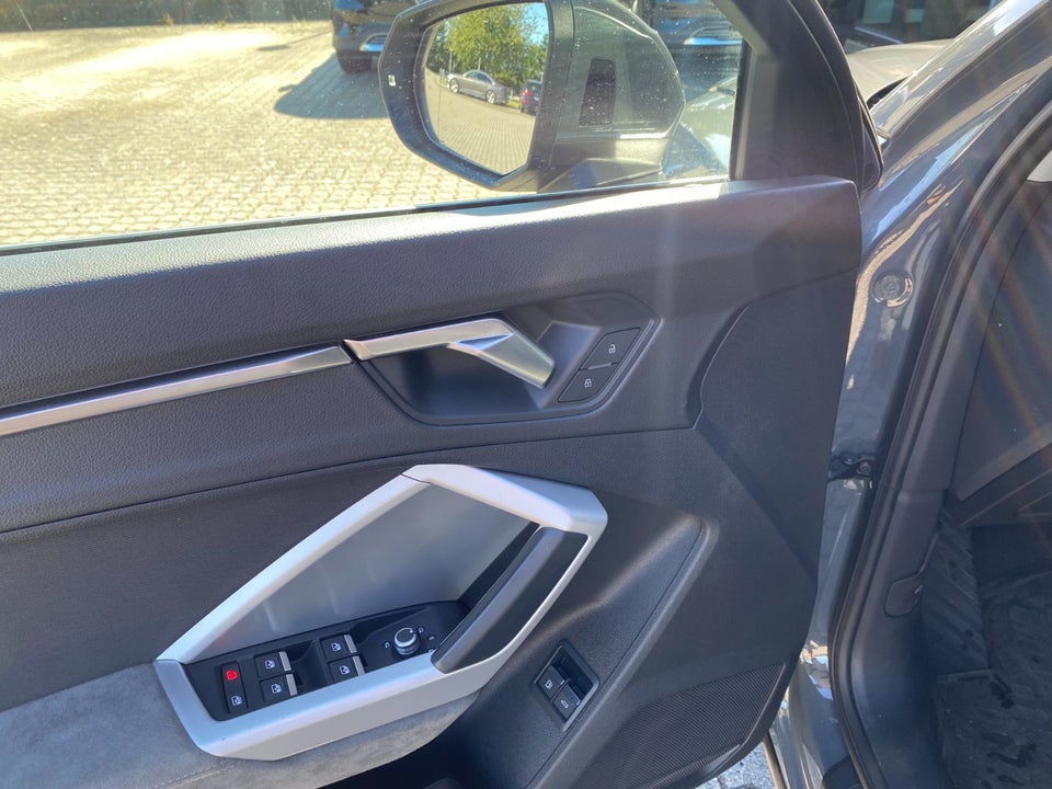 Audi Q3 45 TFSi e Attitude plus S-tr. 5d