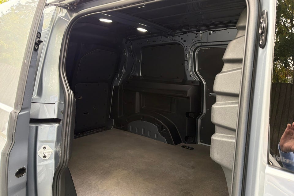 VW ID. Buzz 77 Cargo Pro