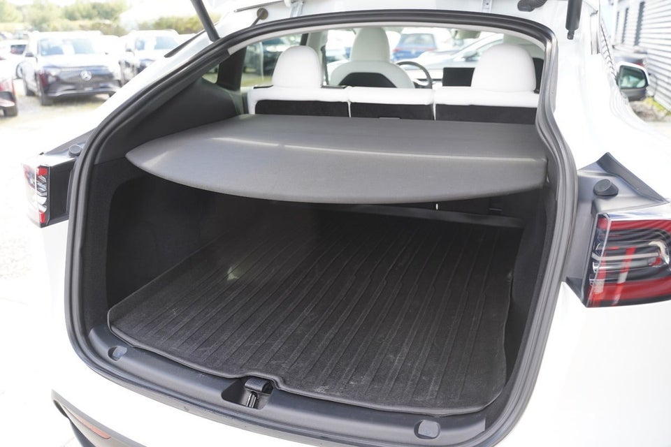 Tesla Model Y Long Range AWD 5d