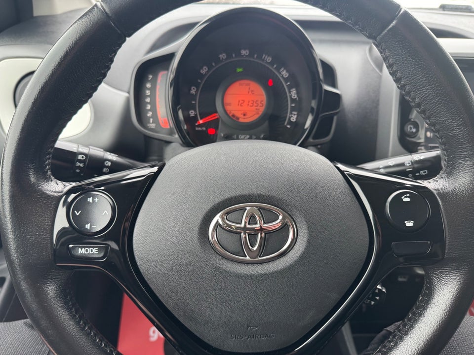 Toyota Aygo 1,0 VVT-i x-press 5d