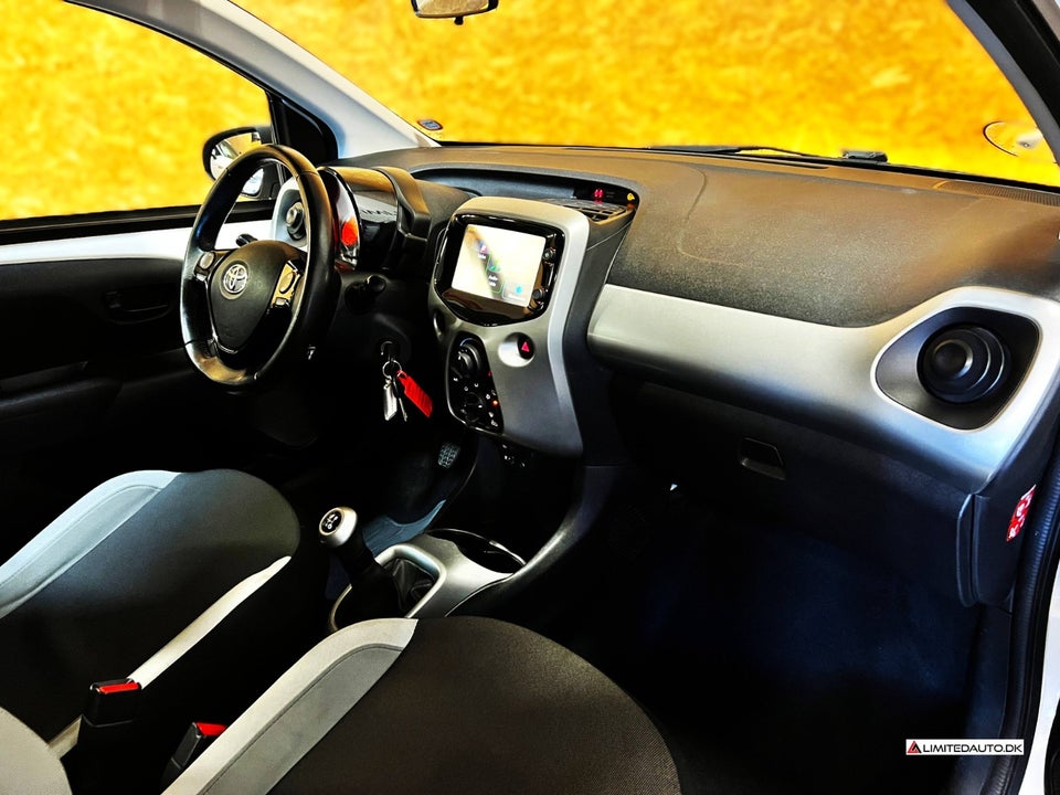 Toyota Aygo 1,0 VVT-i x-play x-touch 5d