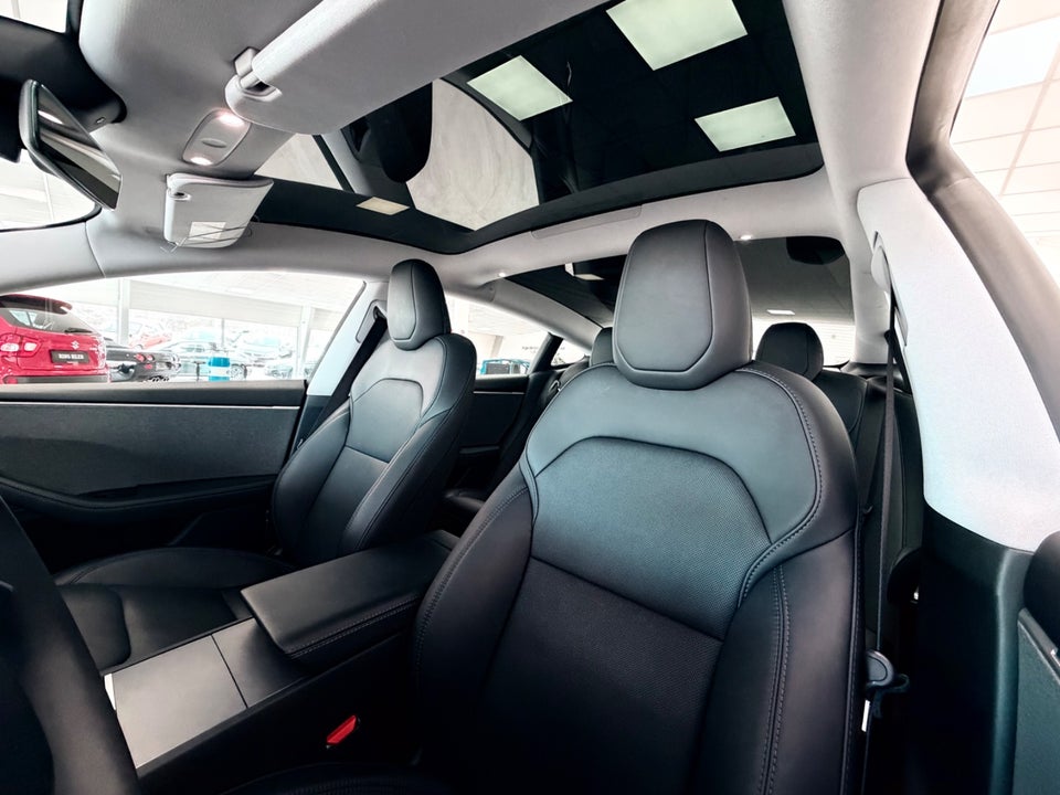 Tesla Model 3 RWD 4d