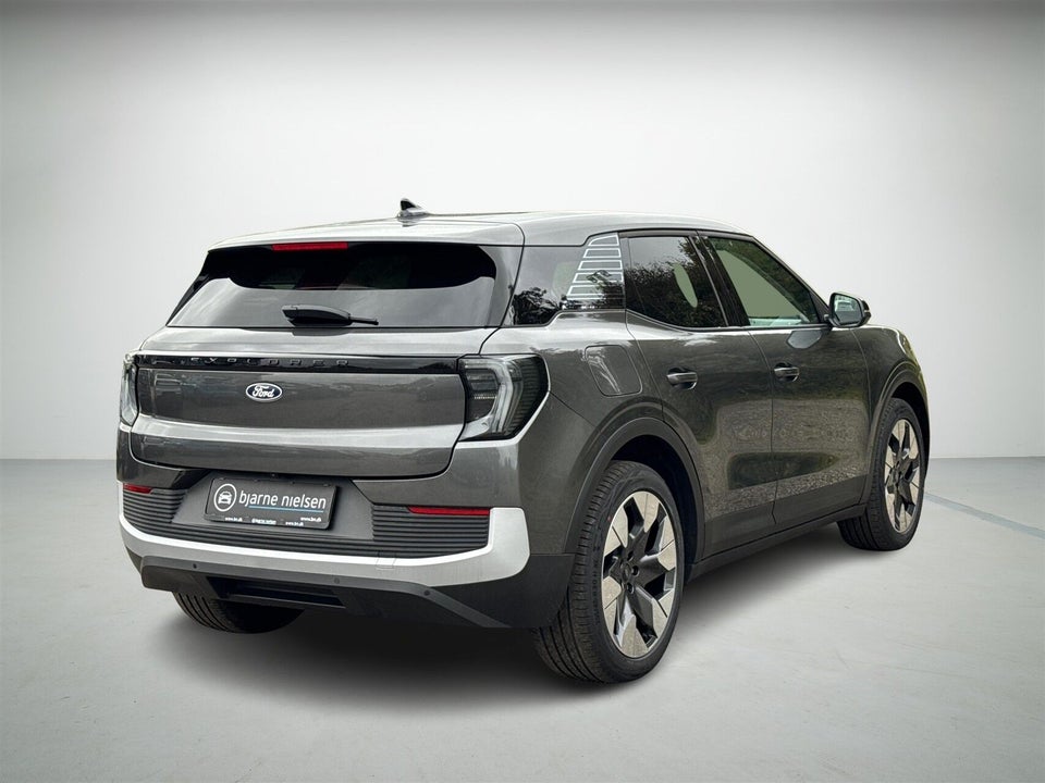 Ford Explorer 82 Premium Extended Range 5d