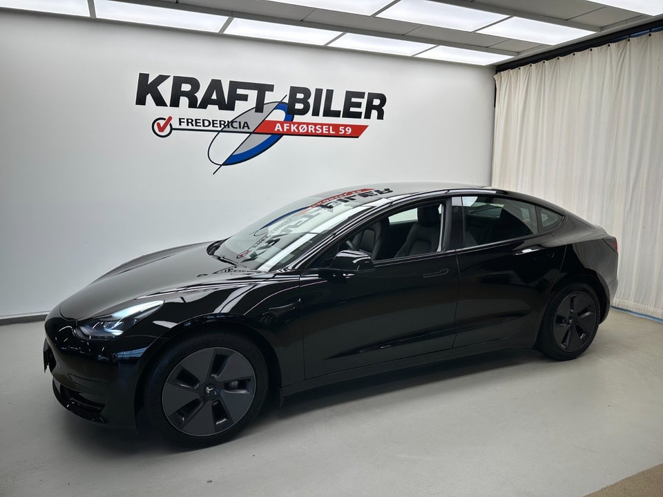 Tesla Model 3 Standard Range+ RWD 4d