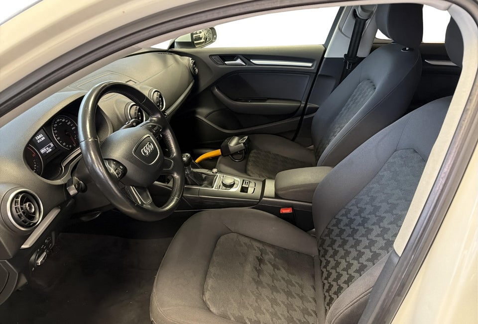 Audi A3 1,6 TDi 110 Ambition 4d