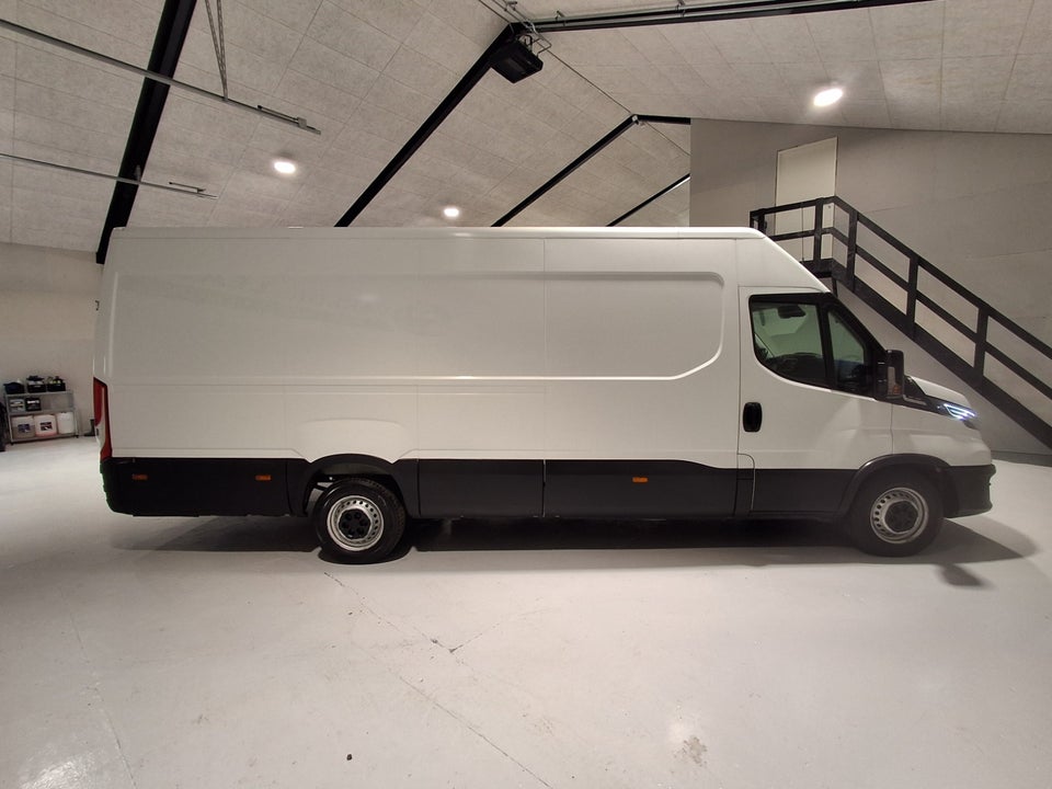 Iveco Daily 2,3 35S16 16m³ Van AG8