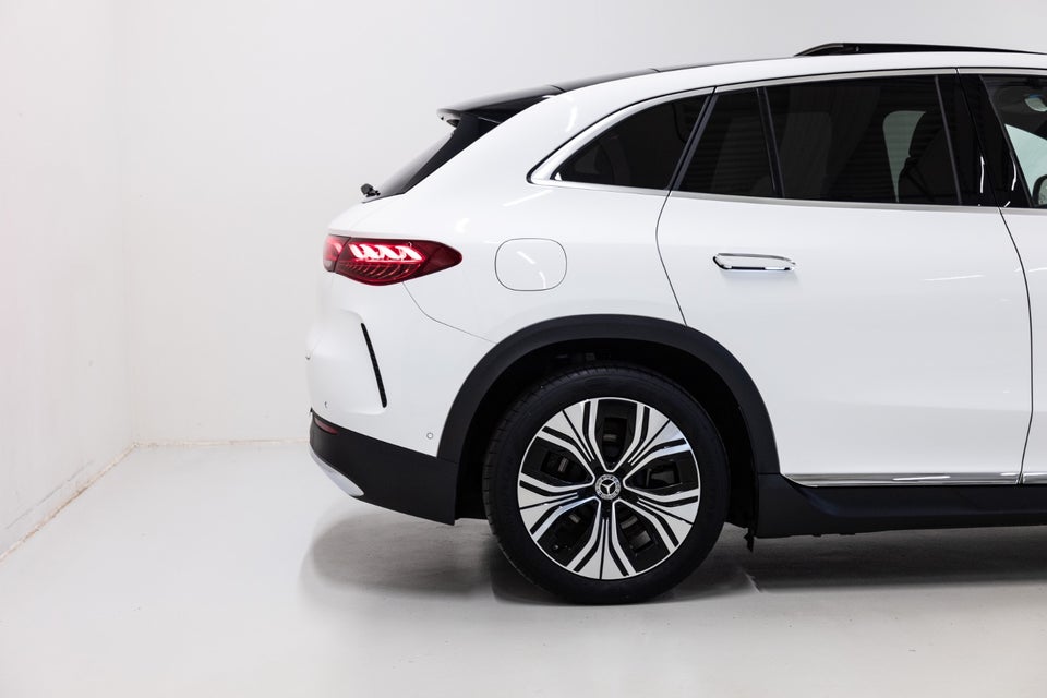 Mercedes EQE300 SUV Electric Art 5d