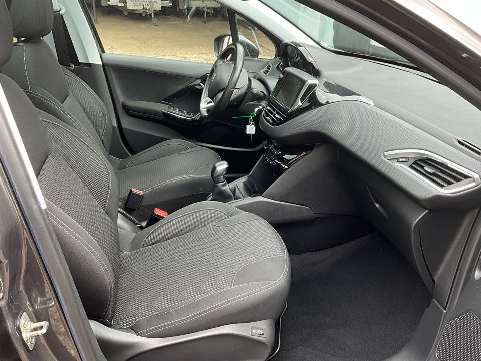 Peugeot 208 1,2 PureTech 82 Prestige 5d