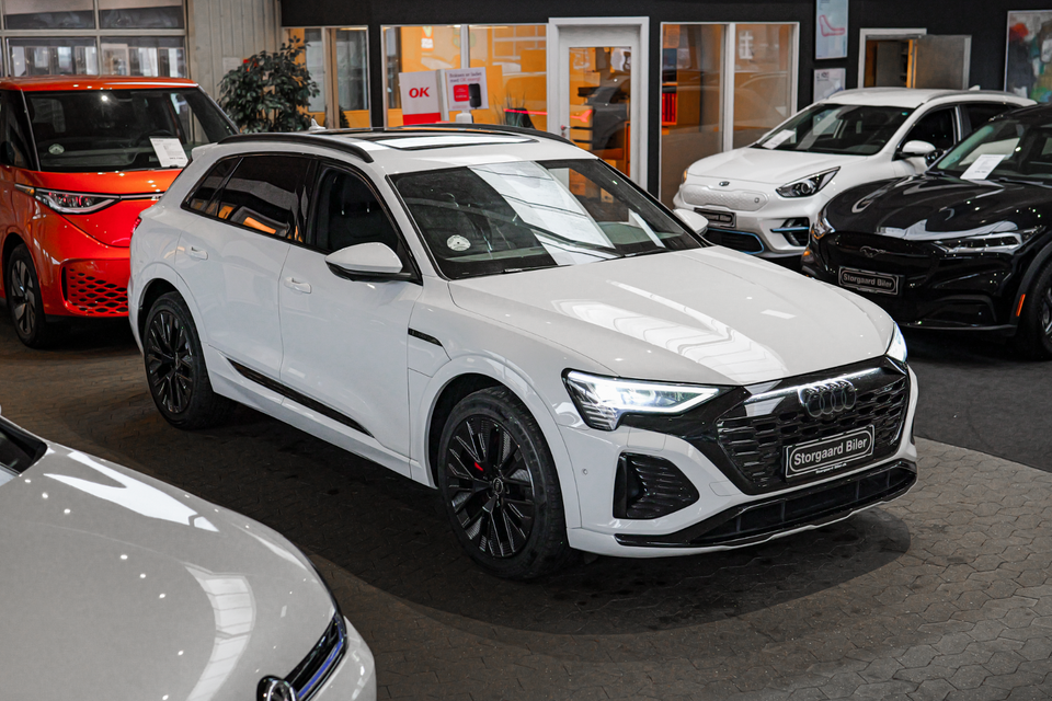 Audi Q8 e-tron 55 S-line quattro 5d