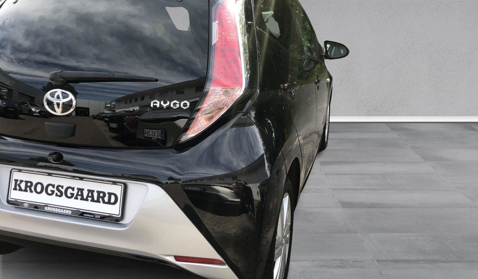 Toyota Aygo 1,0 VVT-i x-black 5d