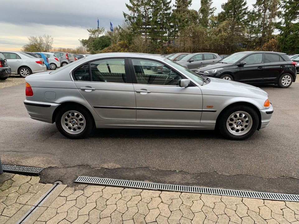 BMW 320i 2,2 aut. 4d