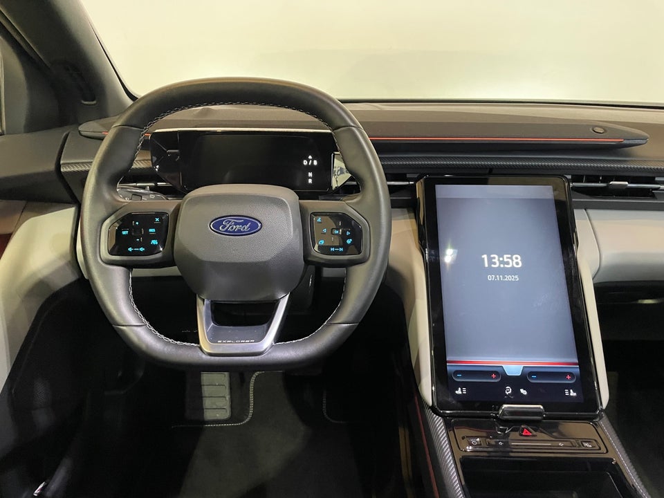 Ford Explorer 82 Premium Extended Range 5d