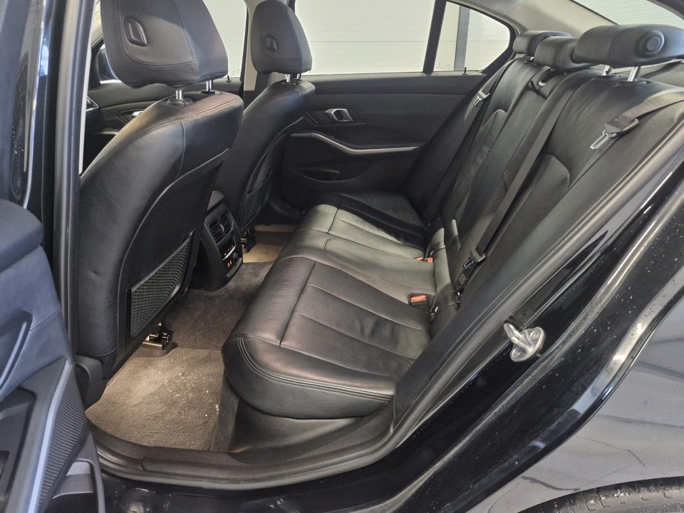 BMW 330i 2,0 Connected aut. 4d