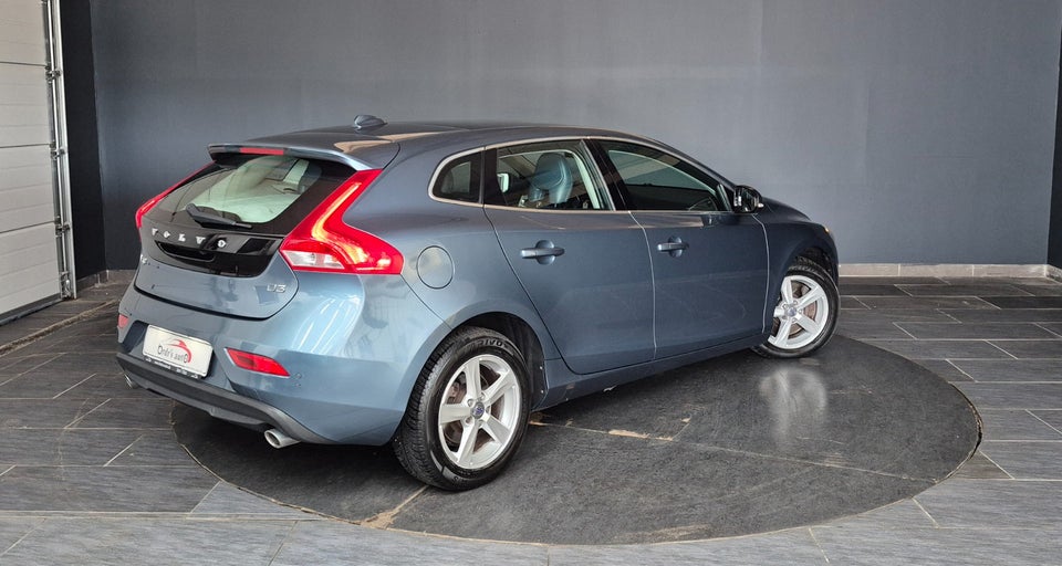 Volvo V40 2,0 D3 150 Summum aut. 5d