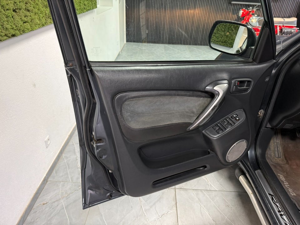 Toyota RAV4 2,0 VVT-i 4x4 5d