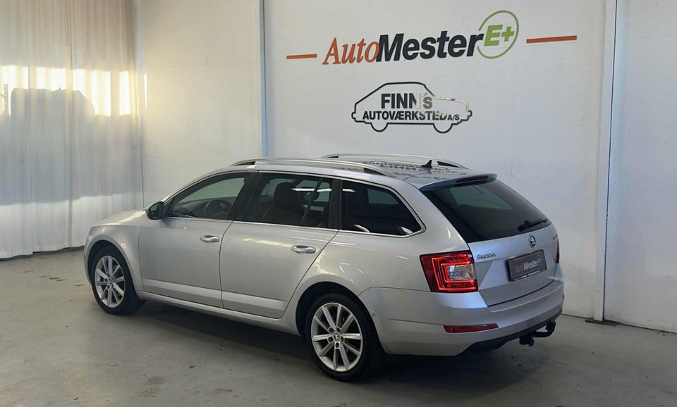 Skoda Octavia 1,6 TDi 105 Elegance Combi DSG 5d