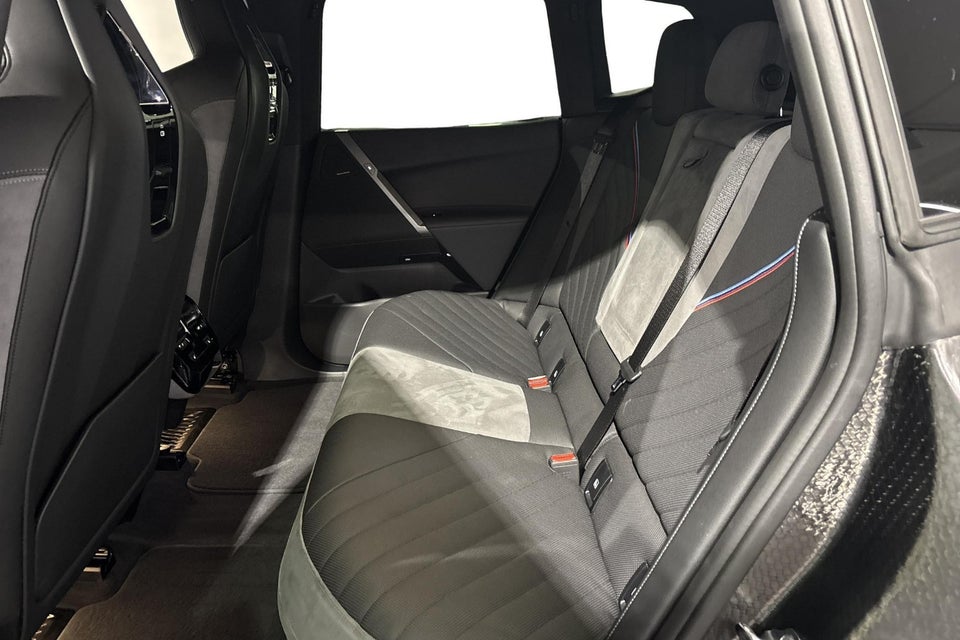 BMW iX xDrive60 Fully Charged 5d
