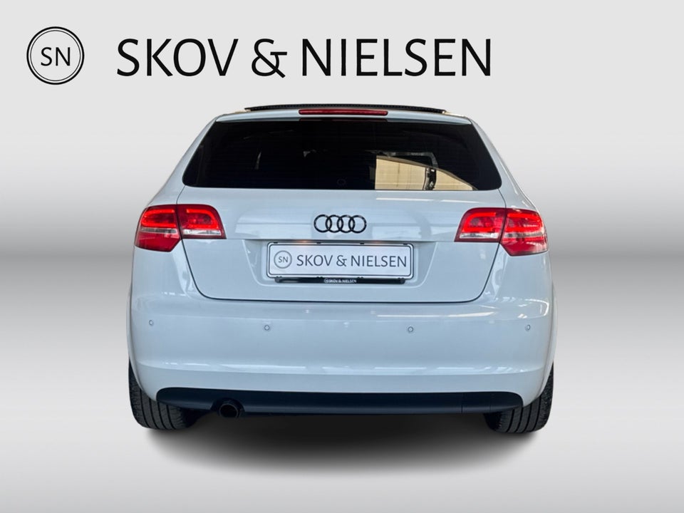 Audi A3 1,6 TDi Attraction Sportback 5d