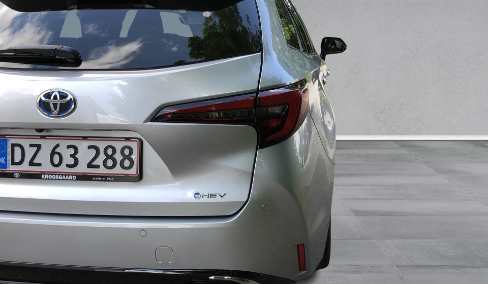Toyota Corolla 1,8 Hybrid Style Touring Sports e-CVT 5d