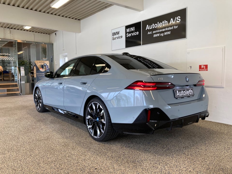 BMW i5 M60 xDrive 4d