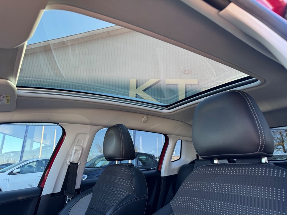 Peugeot 2008 1,6 BlueHDi 100 Allure Sky 5d