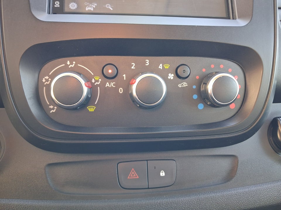 Renault Trafic T29 2,0 dCi 120 L2H1